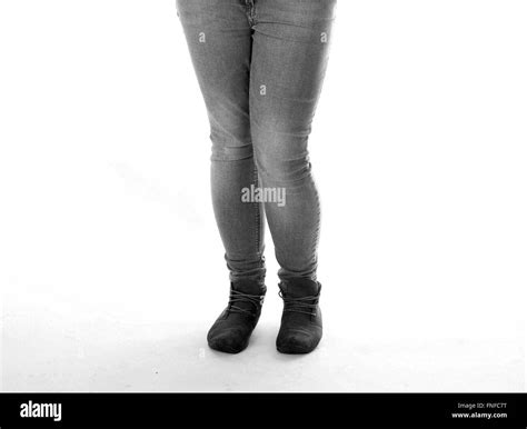 Mädchen In Engen Jeans Schwarzweiß Stockfotos Und Bilder Alamy