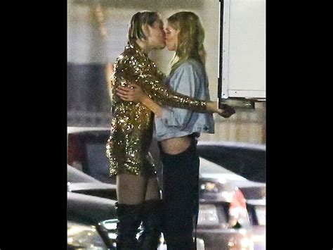 Miley Cyrus Kissing Women Is Also As Famous As Miley Cyrus Hot Pictures It Isn T Only Twerking