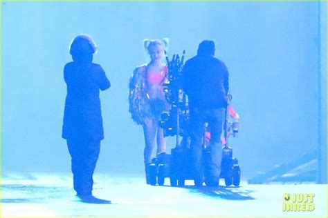 Margot Robbie Spends Another Night Filming Stunts For Birds Of Prey Photo 4248907 Photos