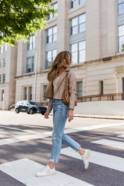 What To Wear With Light Wash Jeans Natalie Yerger