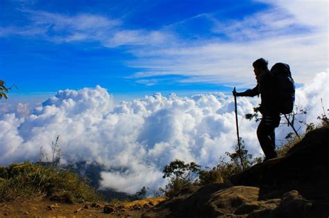 14 Tips Jitu Mendaki Gunung Untuk Pemula