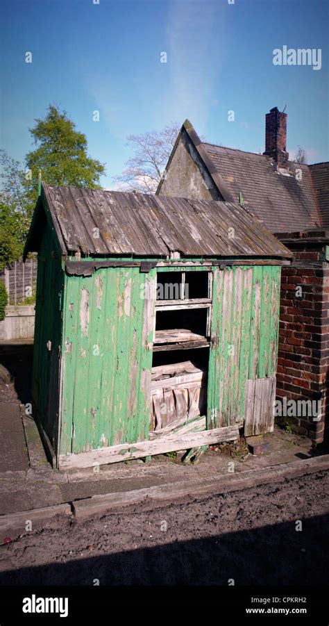 Rotten Shed Hi Res Stock Photography And Images Alamy