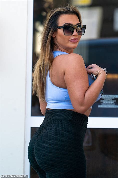 Lauren Goodger Shows Off Her Very Peachy Posterior In Skin Tight Gym Leggings