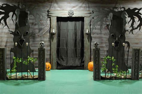 20 House Door Decoration For Halloween 2020 The Architecture Designs