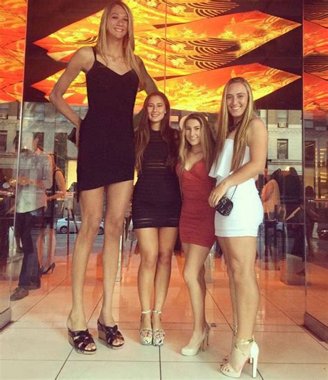 Giant People Tall People Tall Girls Femmes Les Plus Sexy Long Tall