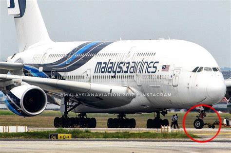 Breaking Malaysia Airlines A380 Mh3 From Heathrow Has Lost A Nose Gear