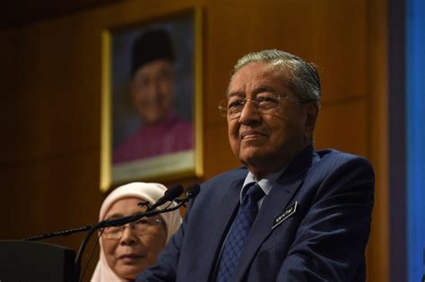 Umr dki jakarta tahun 2020 naik 8,51% dari 2019. Perdana Menteri Malaysia Pertahan Kenaikan Rendah Gaji ...