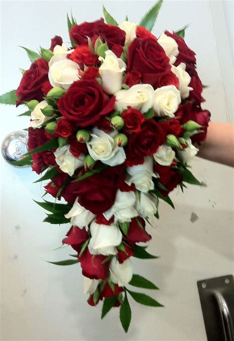Teardrop With Red And White Roses Mini And Standard And Bifeld Fern