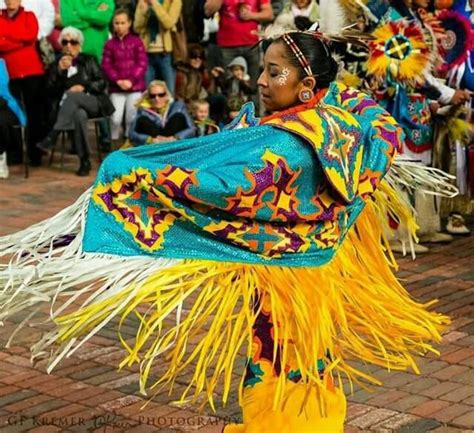 Beautiful dance! | Fancy shawl regalia, Powwow outfits, Jingle dress