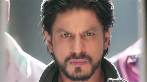Annoyed Shah Rukh Khan Throws Phone Off Balcony In New Ad Fans Say ‘announcement Kardo Yaar