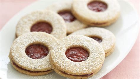 Here are some austrian linzer cookies with a red preserve filling that seem perfectly suited for the occasion. Austrian Jelly Cookies / Austrian Linzer Cookies Recipe ...