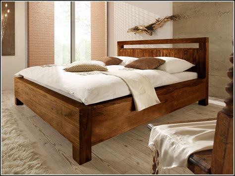 Unbehandeltes holz wirkt warm, freundlich und trägt so zur wohlfühlatmosphäre im raum bei. Bett Holz Massiv 180x200 - betten : House und Dekor ...