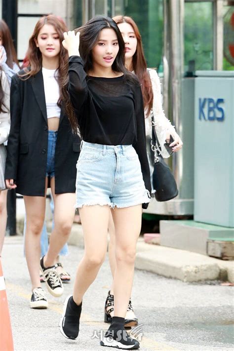 Jeon Soyeon Pics Soyeonsarchive Twitter Teenage Fashion Outfits Kpop Outfits Kpop Fashion
