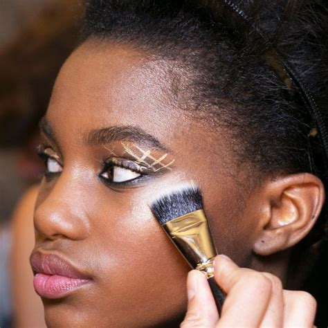 13 Ways To Wear Gold Eyeliner