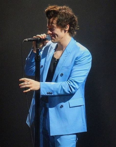 a definitive ranking of harry styles 2018 tour suits harry styles blue suit harry styles