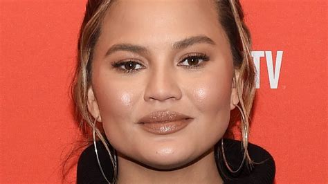 Chrissy Teigen Ditches Snapchat After Rihanna Controversy