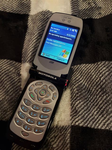 The Motorola I930 An Oddball Windows Mobile Idengsm Smart Flip Phone