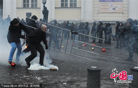 Football Fans Anti Riot Police Clash In Moscow Cn