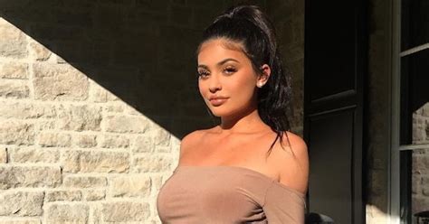 Kylie Jenner Stripped Down For Seductive Snapchats