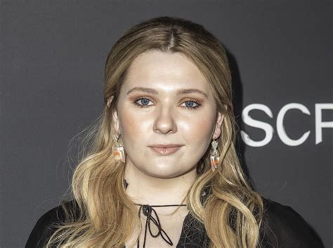 abigail breslin shares magical first photo from her wedding trendradars