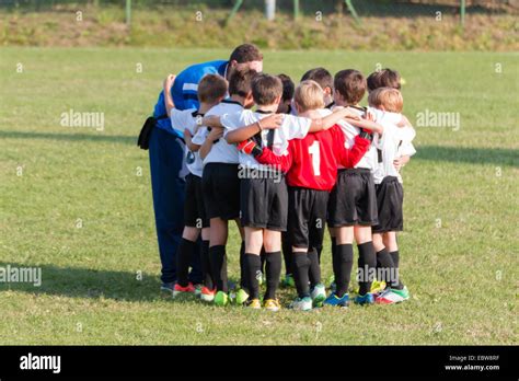 Little League Players In Huddle Hi Res Stock Photography And Images Alamy