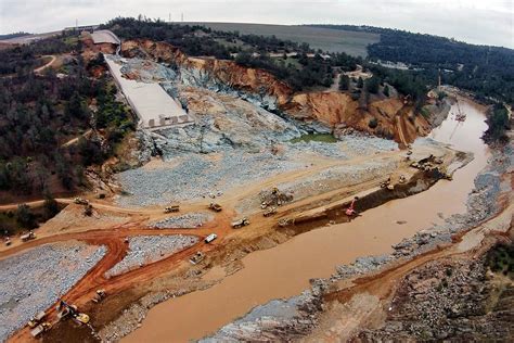 Riverbanks Collapse After Oroville Dam Spillway Shut Off SFChronicle Com