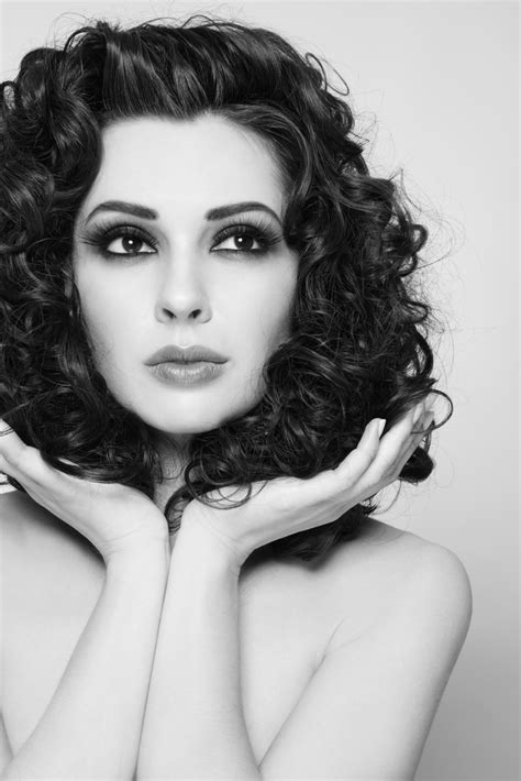 Different Ways To Effectively Apply Product To Curls Curl Evolution