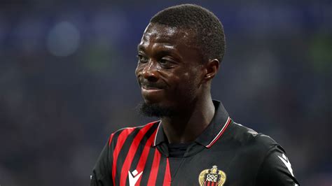 nicolas pepe dealt blow as £4m a year transfer deal collapses with arsenal s £72m flop