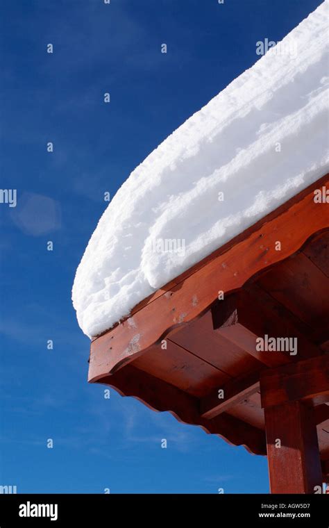 Snow Covered Roof Stock Photo Alamy