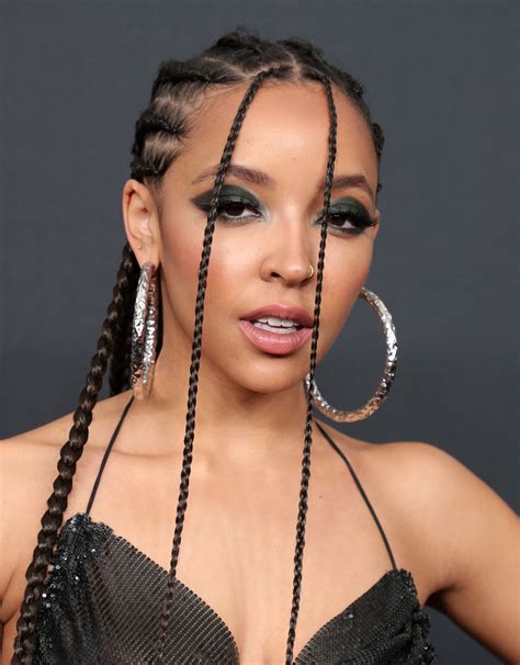 Tinashe Exhibe Ses Seins La Spotify Best New Artist Party Photos