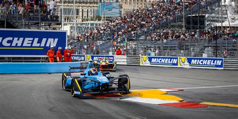 Wehrlein tröstet sich nach drama mit podium. Formel E Berlin ePrix 2017: Die Hauptstadt unter Strom ...