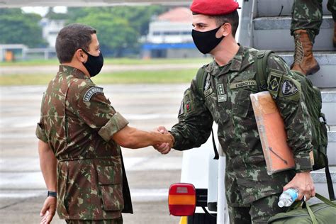 Tropas Do Exército Brasileiro Retornam Do Exercício Culminating Força Aérea