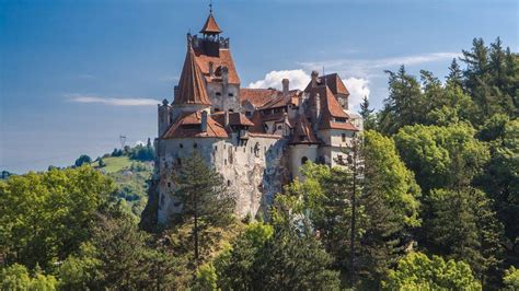 Draculas Castle In Romania Offers Tourists Vaccine Manmadenews