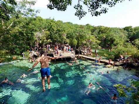 La Cenote Azul Près De Playa Del Carmen Au Mexique Le Courrier Des