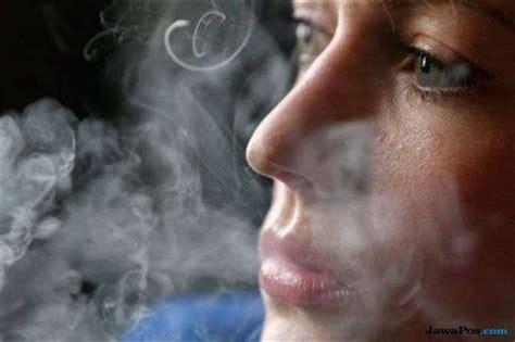 Waspada Merokok Dan Mengunyah Sirih Bisa Picu Kanker Mulut Fajar