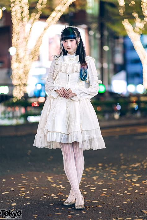 Harajuku Lolita In White Angelic Pretty Dress And Starfish Headpiece