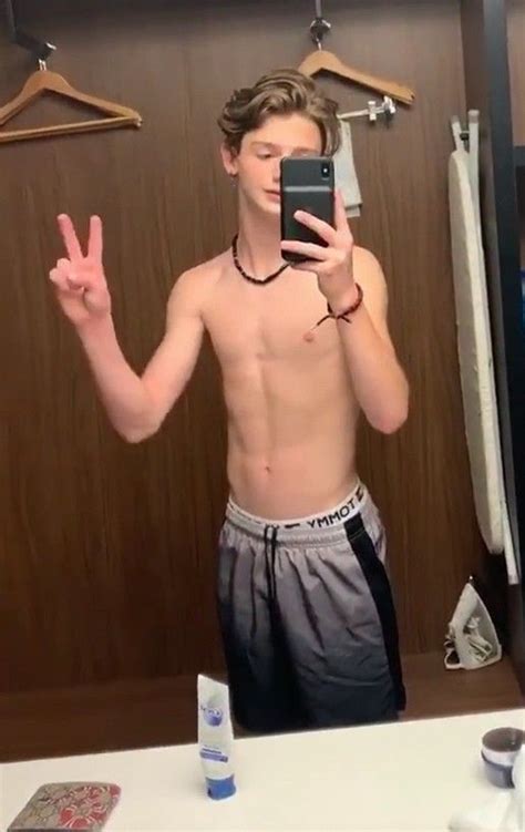 Imagines Tik Tok Boys Payton Moomier Em 2020 Adolescentes Bonitas