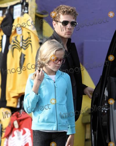 Photos And Pictures Exclusive Actor Ryan Phillippe Takes His Darling Daughter Ava Shopping