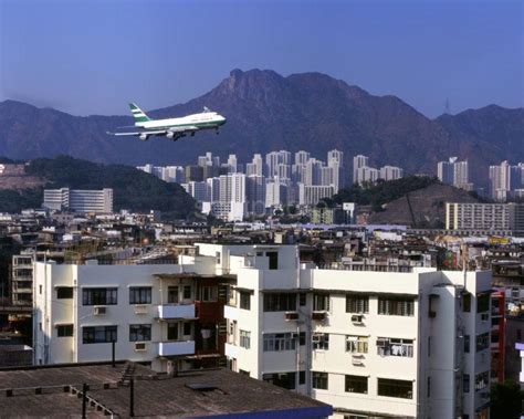 Cathay Pacific 747 On Final Approach To Kai Tak Scotphoto