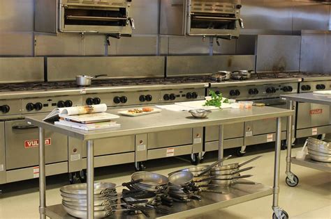 Differences Commercial Kitchen Vs Conventional Kitchen Equipment