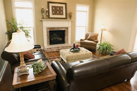 See full list on bassettfurniture.com How to Arrange Furniture in a 12-by-16-Foot Living Room ...