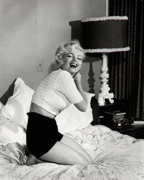 18 Best Marilyn Monroe Bed Images On Pinterest Marilyn Monroe Marylin Monroe And Norma Jean