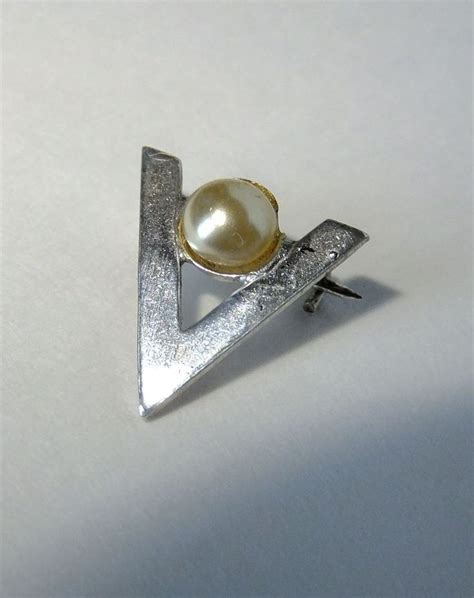 Sterling Silver Wwii Victory Pin Remember Pearl Harbor V For Victory
