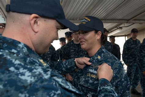 first female enlisted sailor gets submarine qualified
