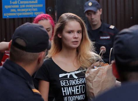 Activistas De Pussy Riot Son Detenidas Inmediatamente Después De Su