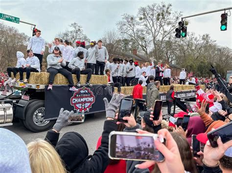 Georgia Fans Cheer Players On Flatbed At National Championship Parade