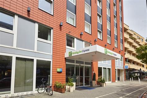 Wie wlan, kaffee und tee und all die anderen extras auf ihrem zimmer, durch die sie sich auch auf reisen wie zuhause fühlen. HOLIDAY INN EXPRESS BERLIN CITY CENTRE-WEST $70 ($̶1̶0̶2̶ ...