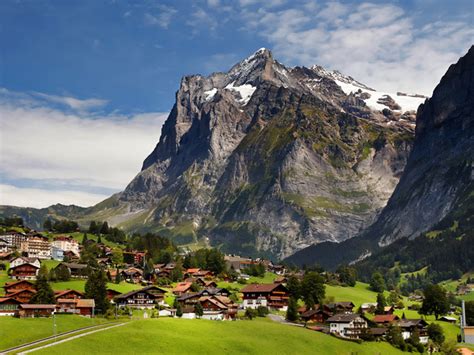Βρες φθηνά αεροπορικά εισιτήρια για ελβετία, αναζητώντας πτήσεις για όλες τις πόλεις που διαθέτουν αεροδρόμια. Ελβετία - αθηνόραμα travel