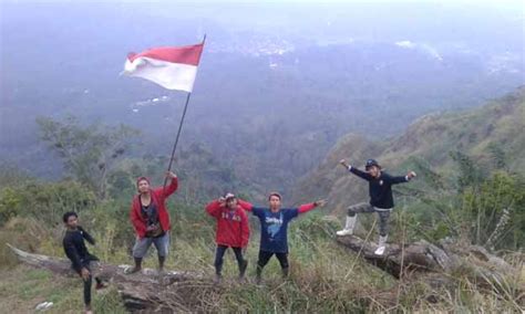 Lia anggraeni is at gunung bendera. Kibarkan Bendera Merah Putih di Puncak Gunung Gendero - TABLOID JAWA TIMUR