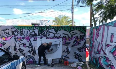 Wynwoods Newest Mural Is A Miami Police Car Wynwood Business